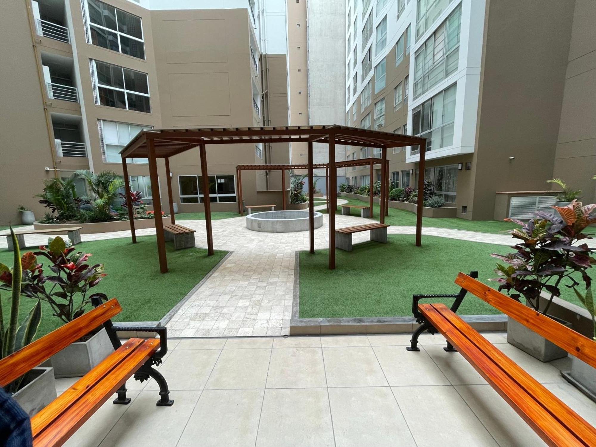 Acogedora Privada Frente Al Metro * Lima